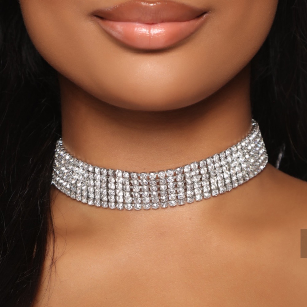 NW Fashion Nova diamond chocker